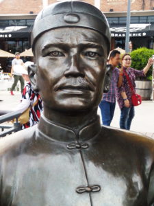 Statua di uno dei soci della East Asiatic Company