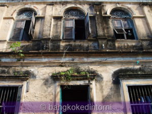 Particolare della facciata dell'edificio centrale della vecchia dogana di Bangkok